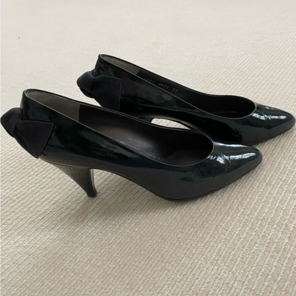 Collette Elegant Black Patent Leather Heel Pump with Contemporary Bow Size 6.5/7